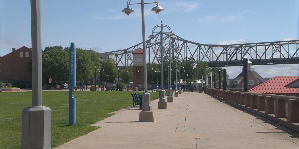 Flood preparation underway as Peoria crews monitor crest forecast