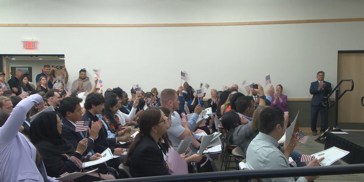 180 U.S. citizens started their new journey at Peoria naturalization ceremony